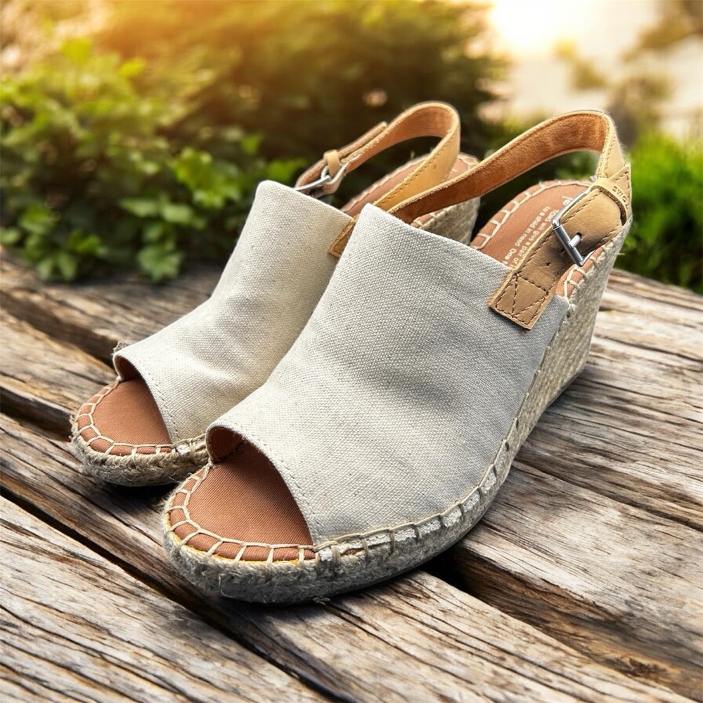 Toms Cream and Tan Espadrille Wedges sz6. NWOT